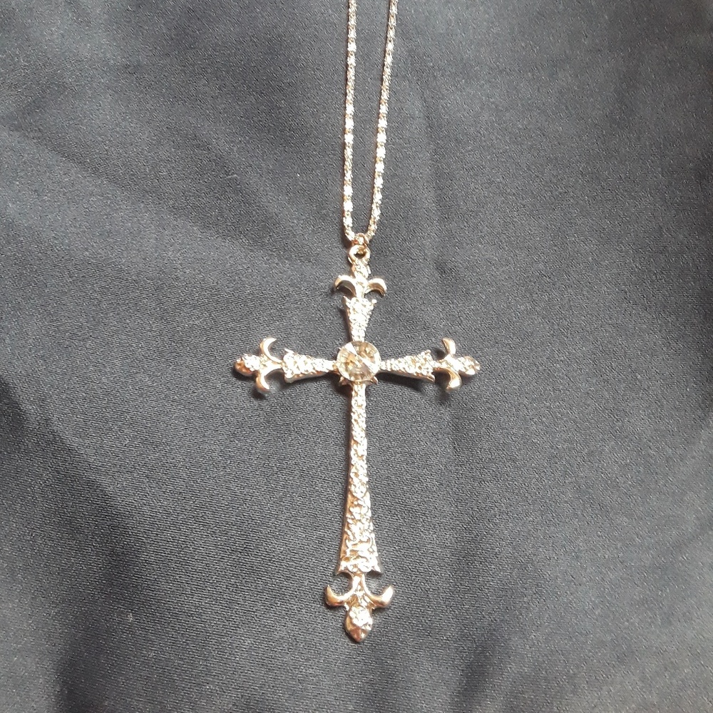 Cross necklace - Picture 2 of 3